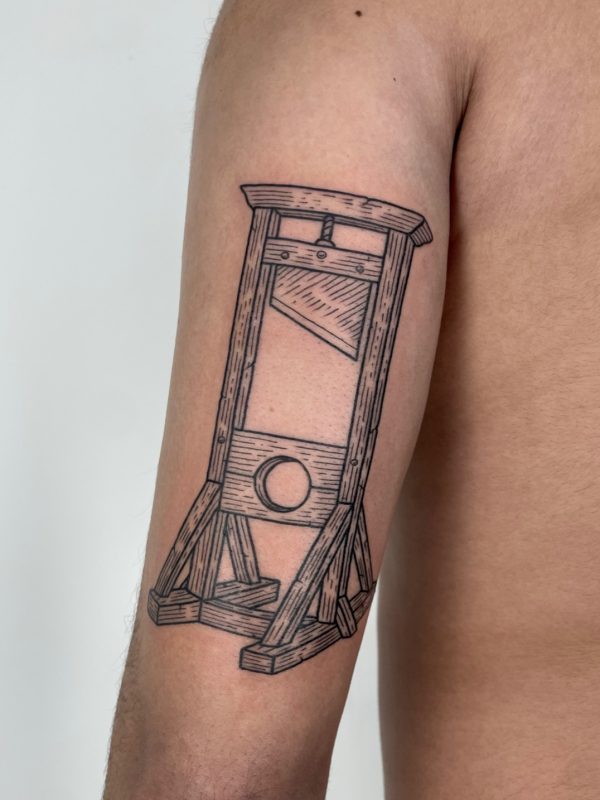 Guillotine Outline