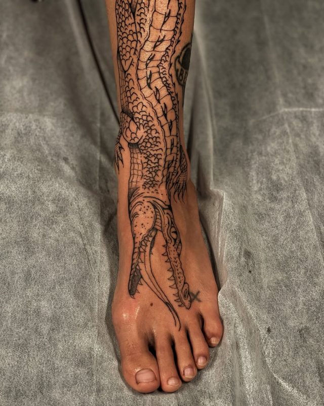 Crocodile Outline