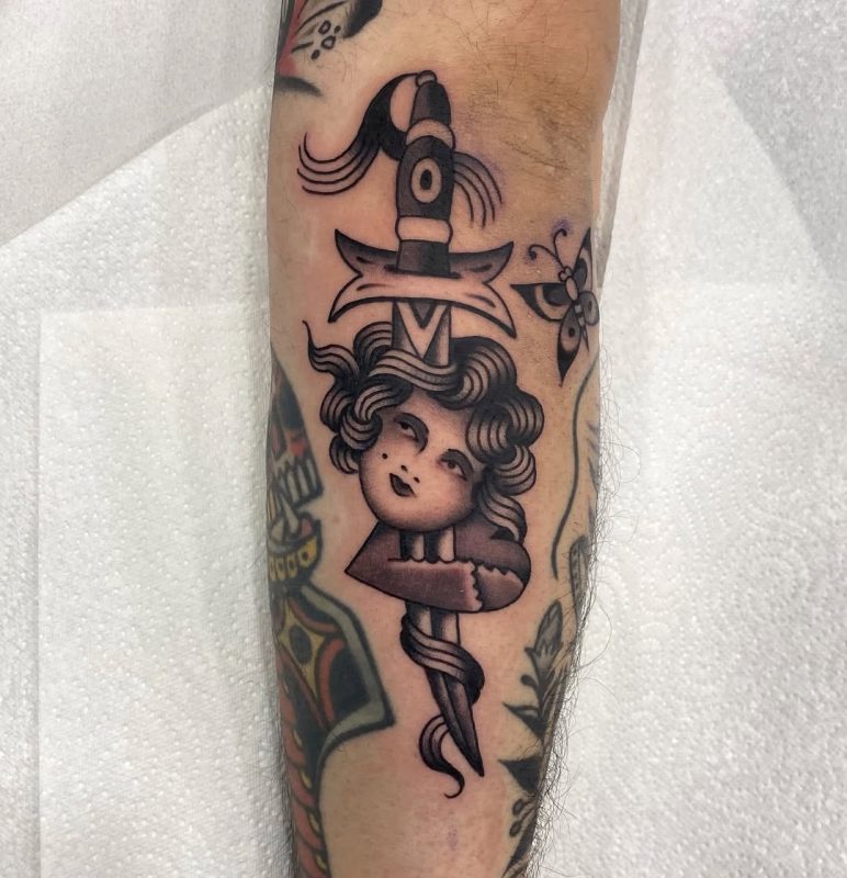 Dagger Girl