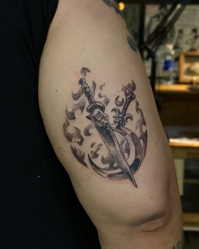 Dagger Crescent