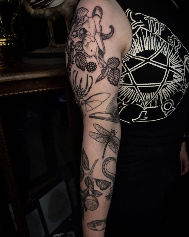 Nature Sketch Sleeve