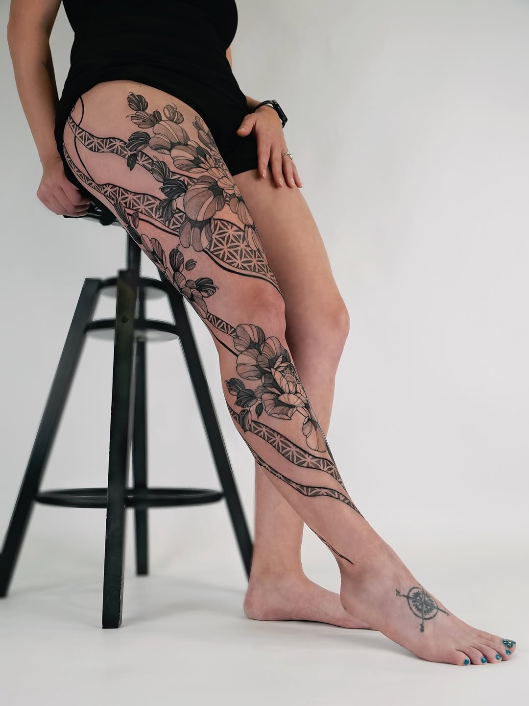 Floral Polynesian Leg