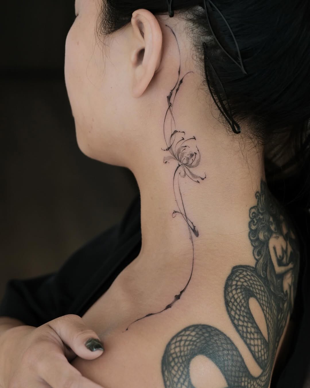 Delicate Floral Line