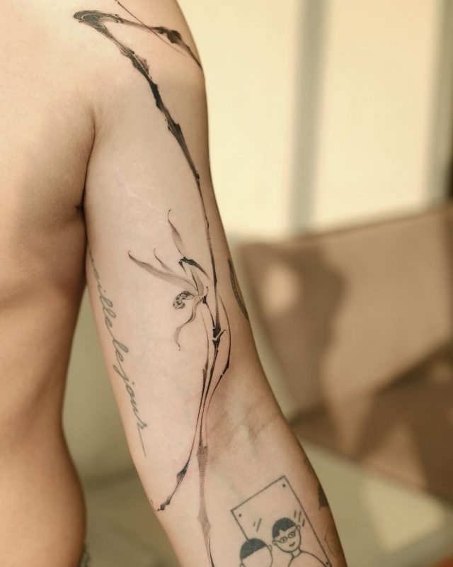 Delicate Floral Linework