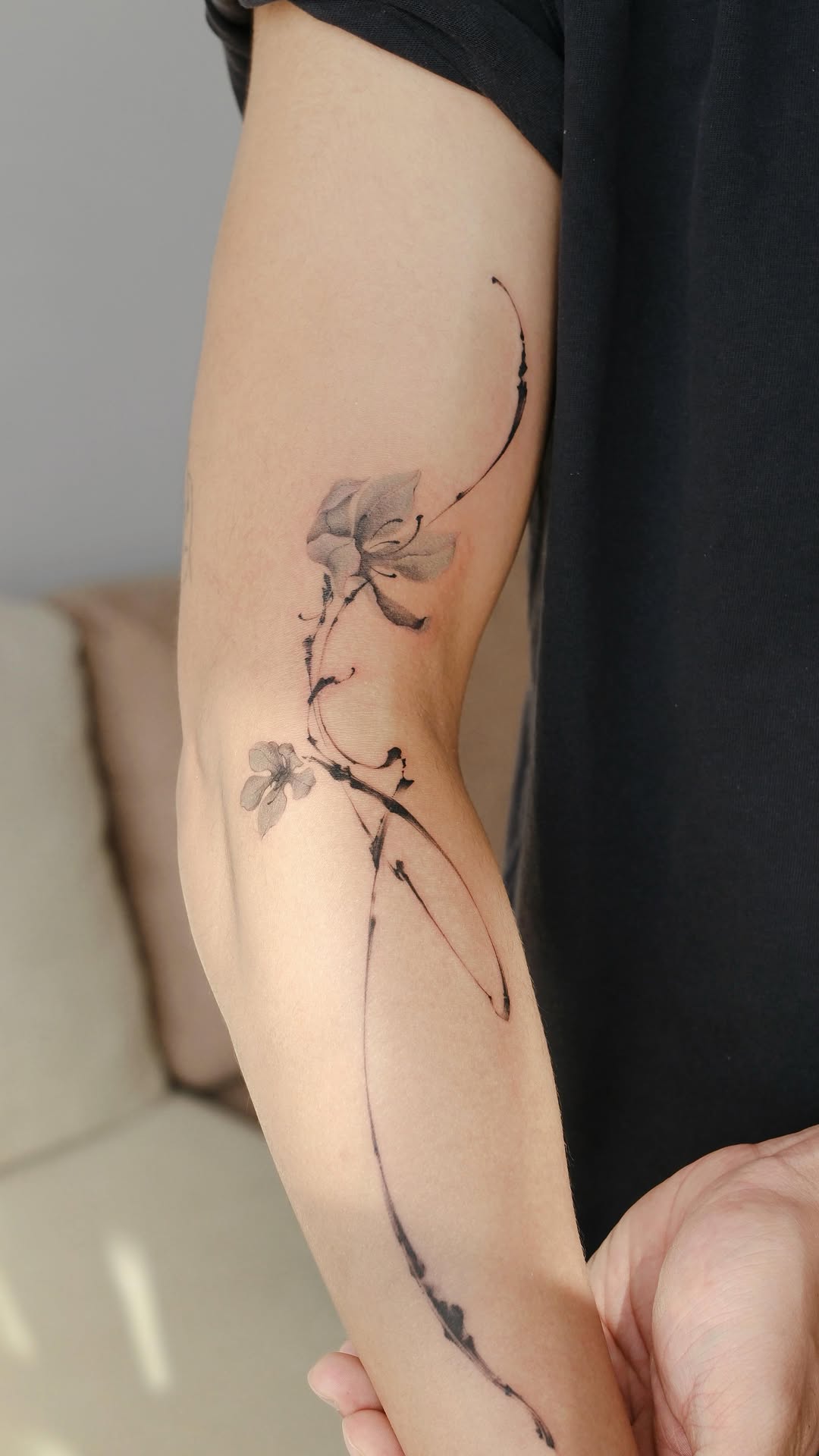 Delicate Floral Line