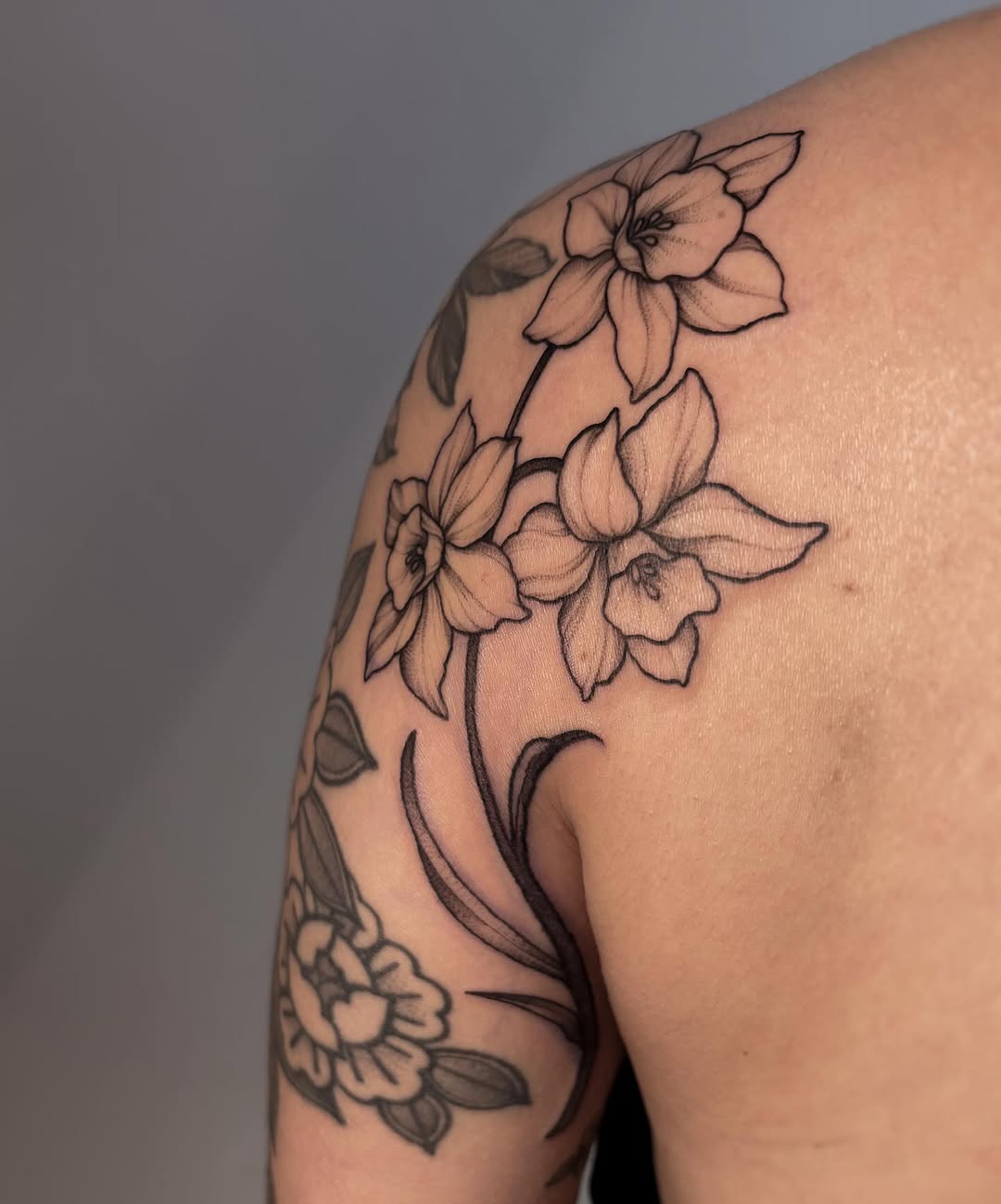 Floral shoulder piece