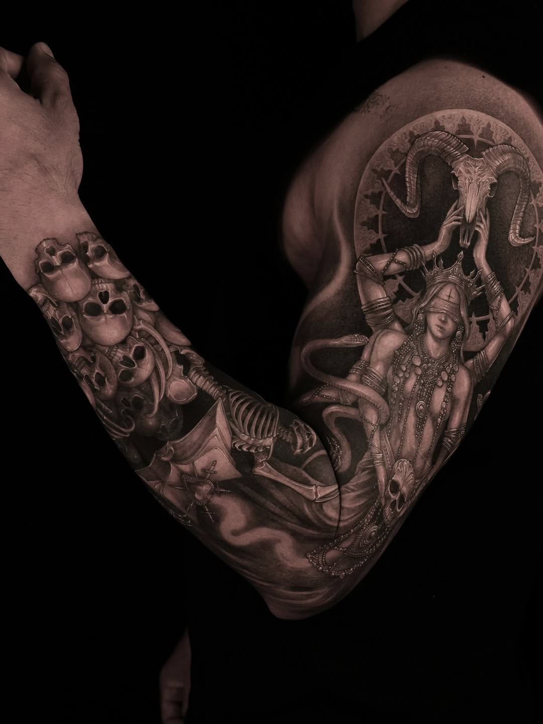 Occult Arm Sleeve