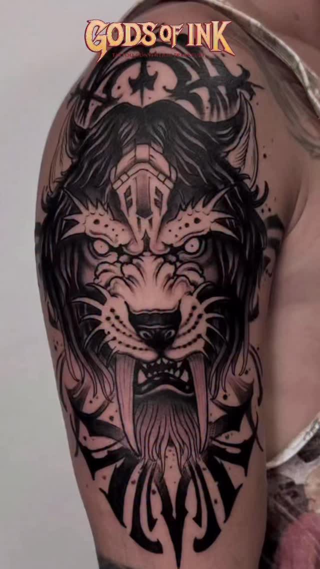 Blackwork Sabertooth