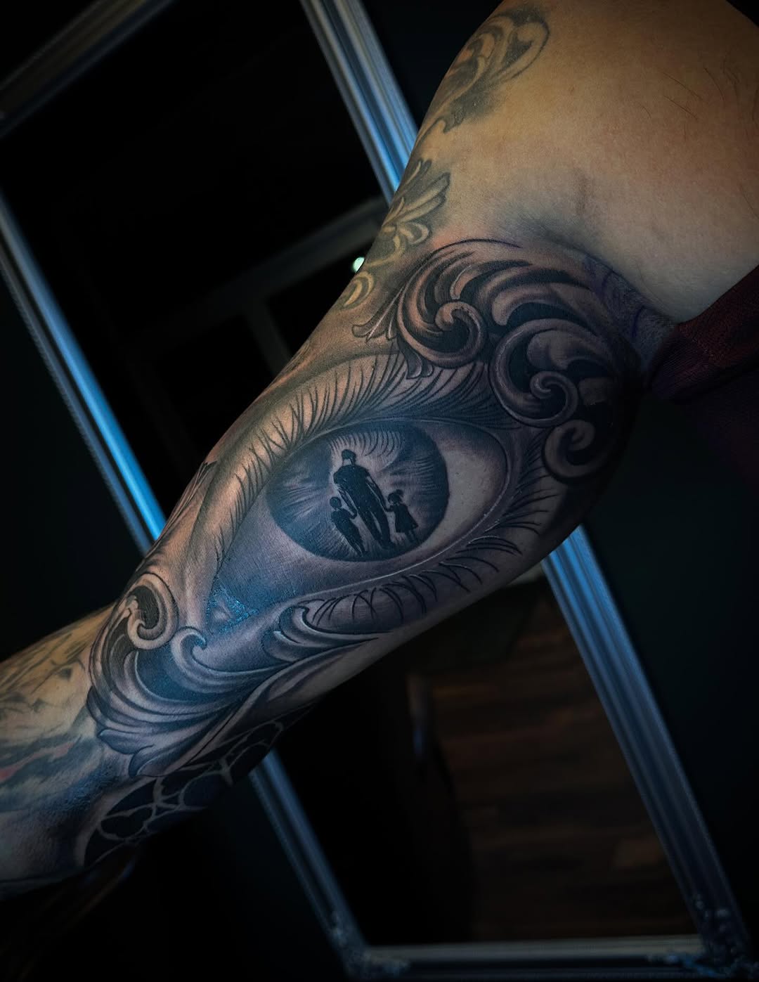 Eye with Silhouettes