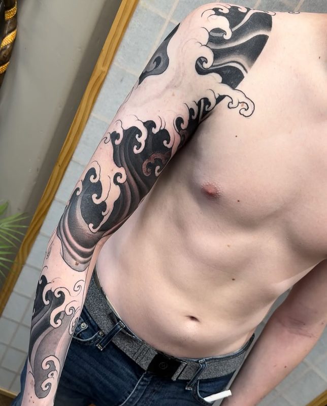 Black Wave Sleeve