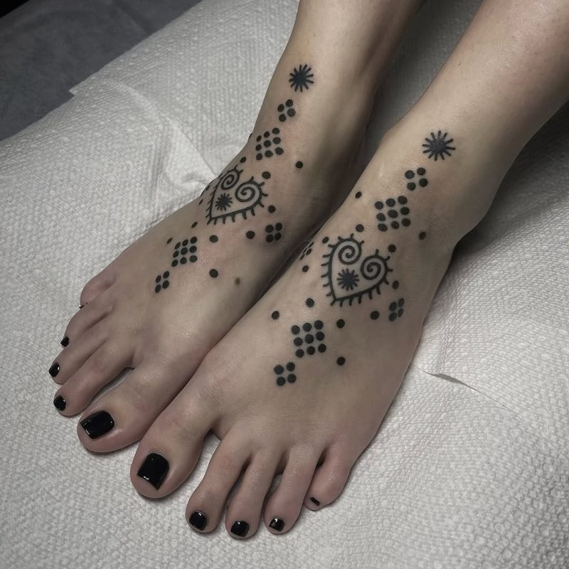 Blackwork Foot Dots