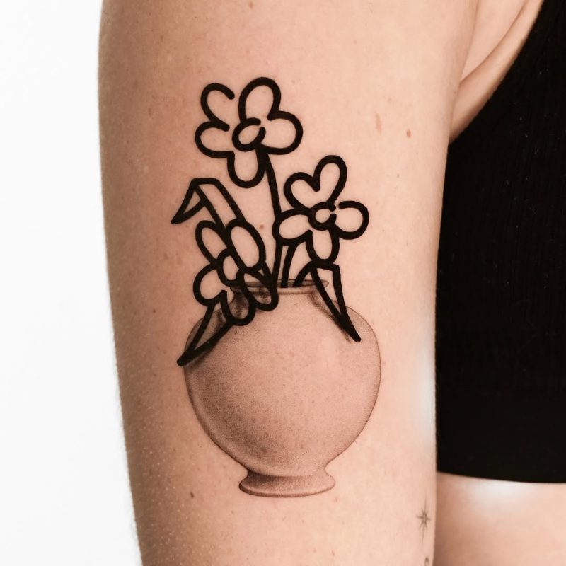 Outlined Flowers Vase