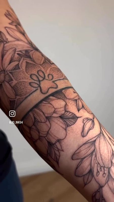 Floral Dotwork Band