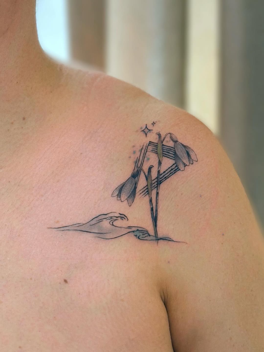 Delicate Floral Wave