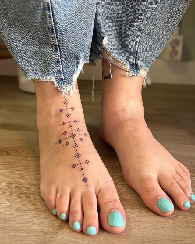 Dotwork Foot Pattern