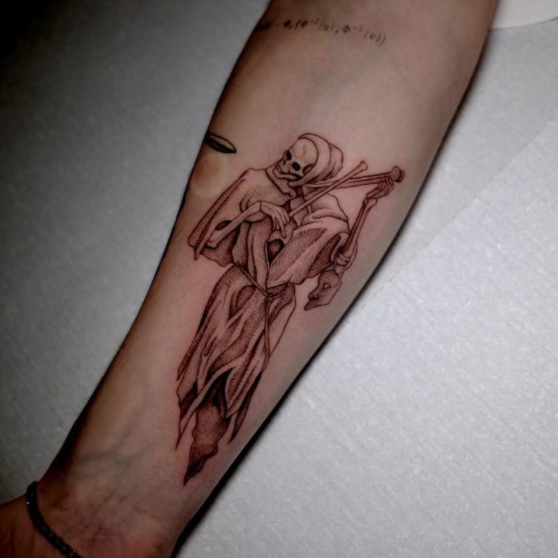 Skeleton Violinist