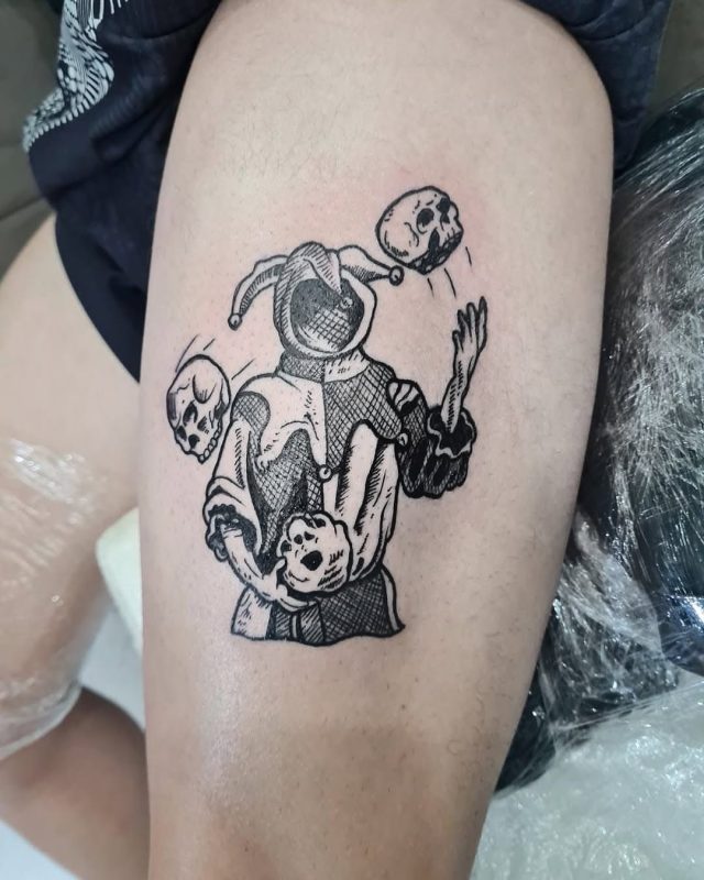 Jester Skull Juggle