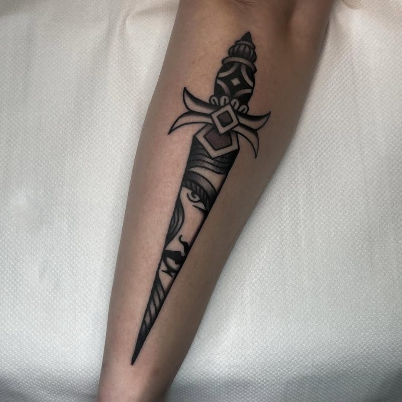Dagger Face