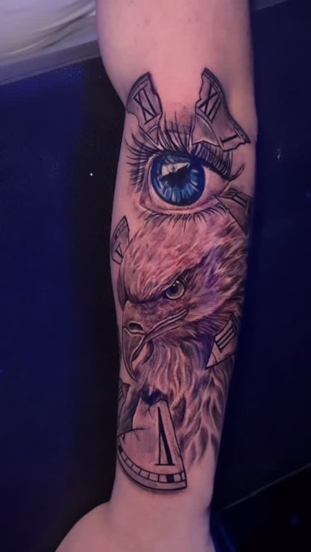 Eagle Eye Clock