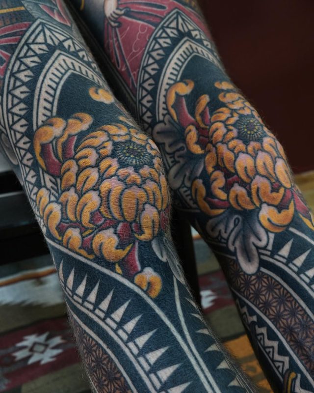 Polynesian Knee Flowers