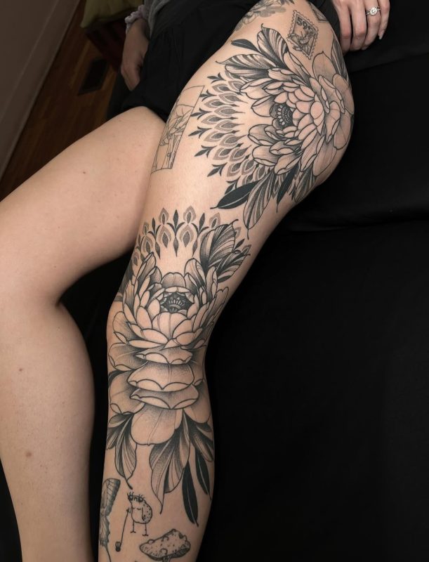 Floral Black Gray