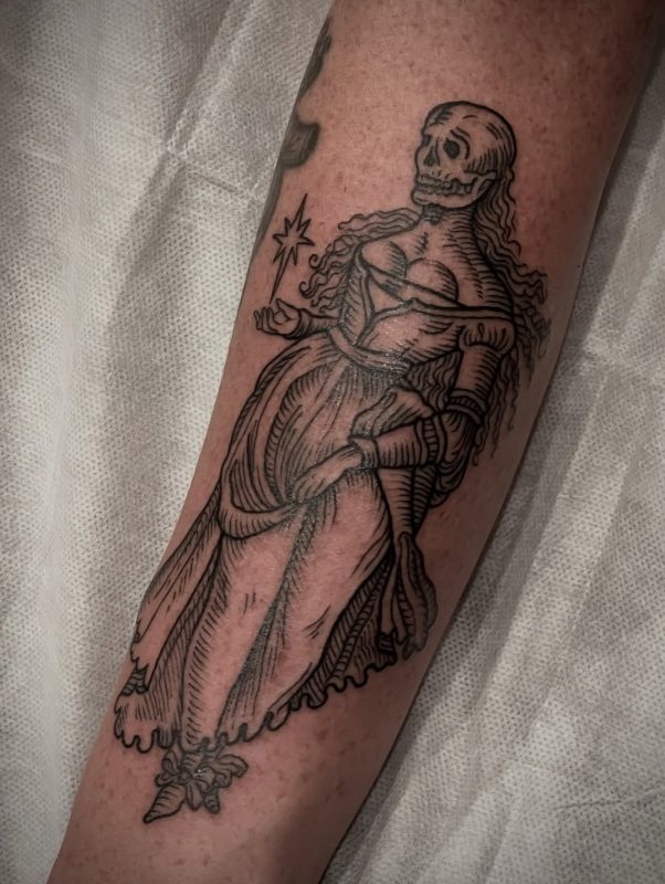 Skeleton Lady