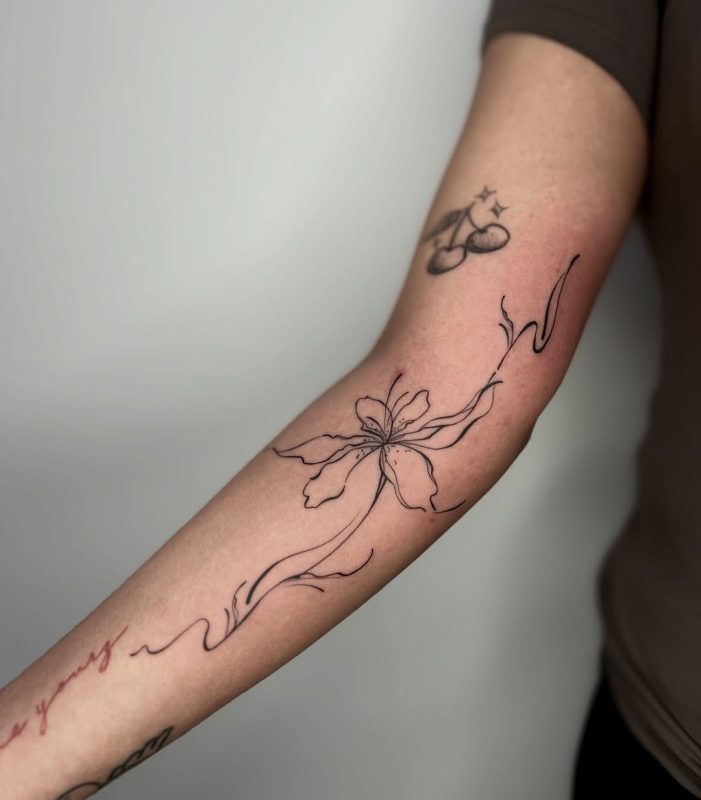 Delicate floral linework
