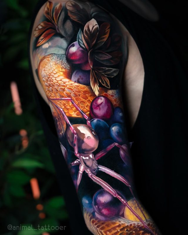 Realistic Spider Sleeve