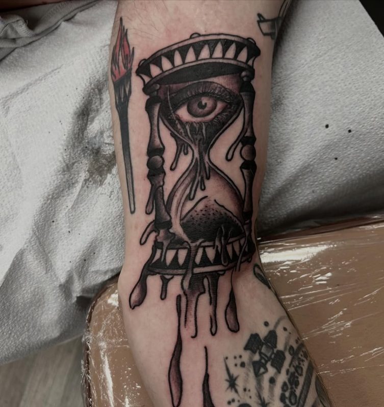 Melting Hourglass Eye