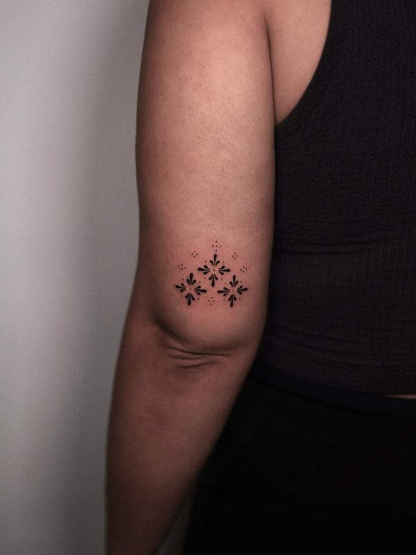Minimal Blackwork Stars