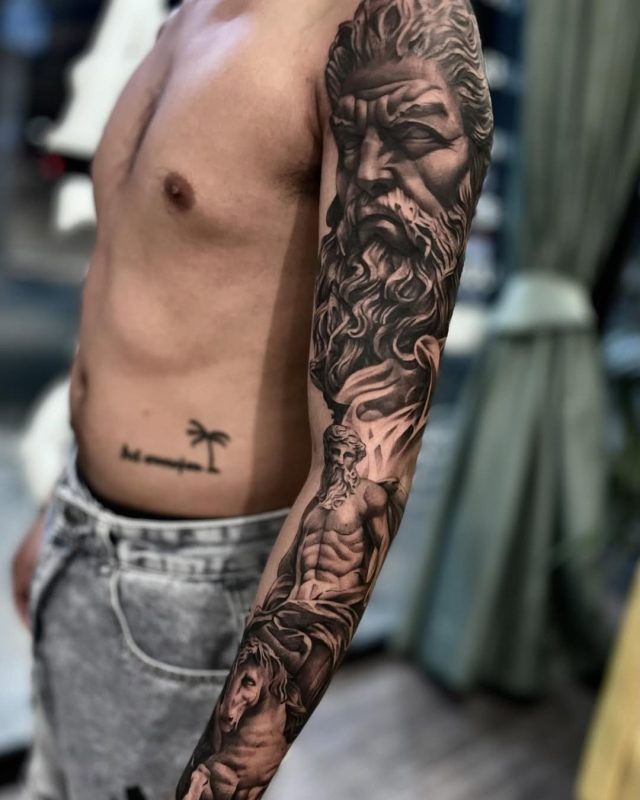 Classical Statue Sleeve