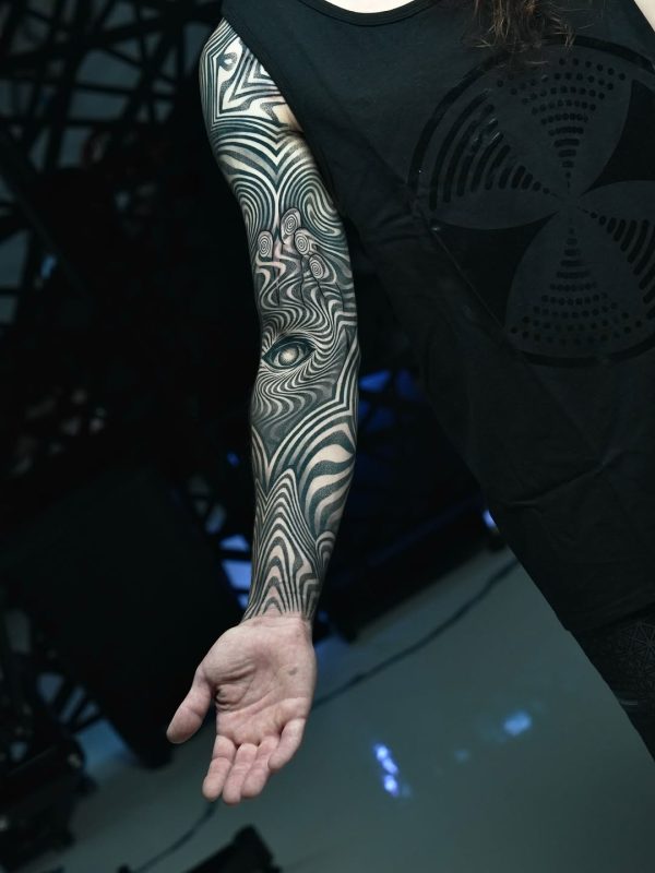 Optical Illusion Sleeve