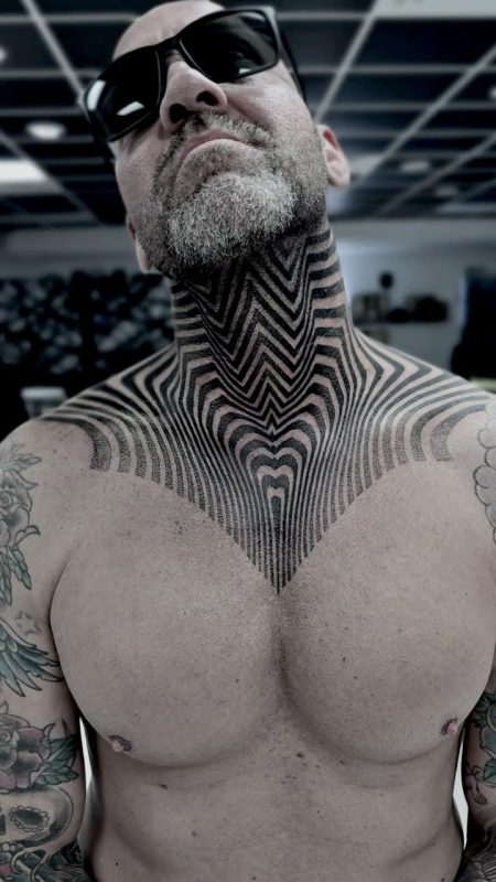 Geometric Neck Pattern
