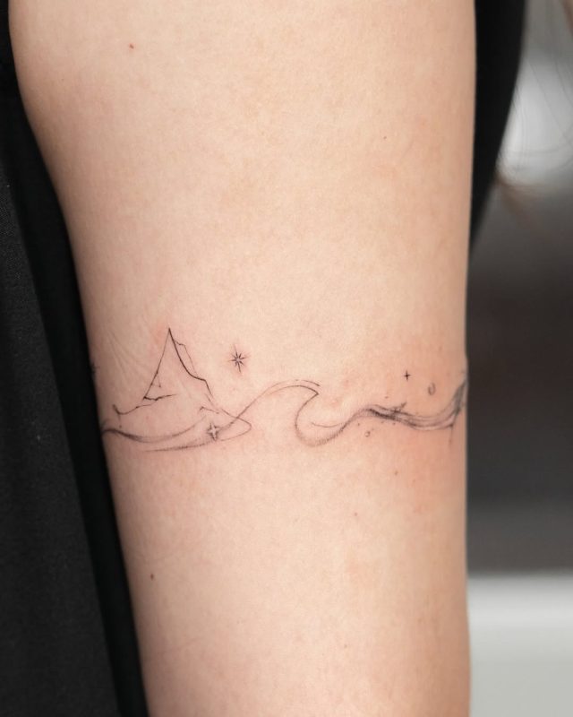Minimalist Wave Line