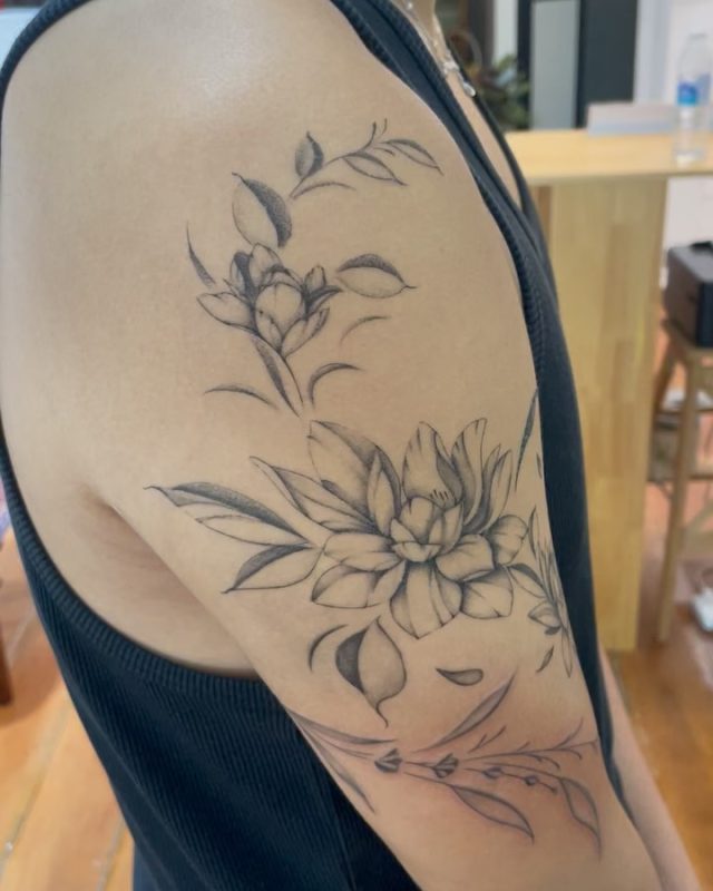 Floral Black Gray