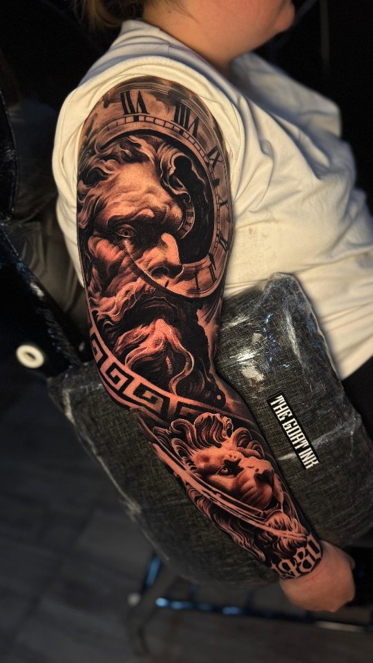 Classical Clock Lion