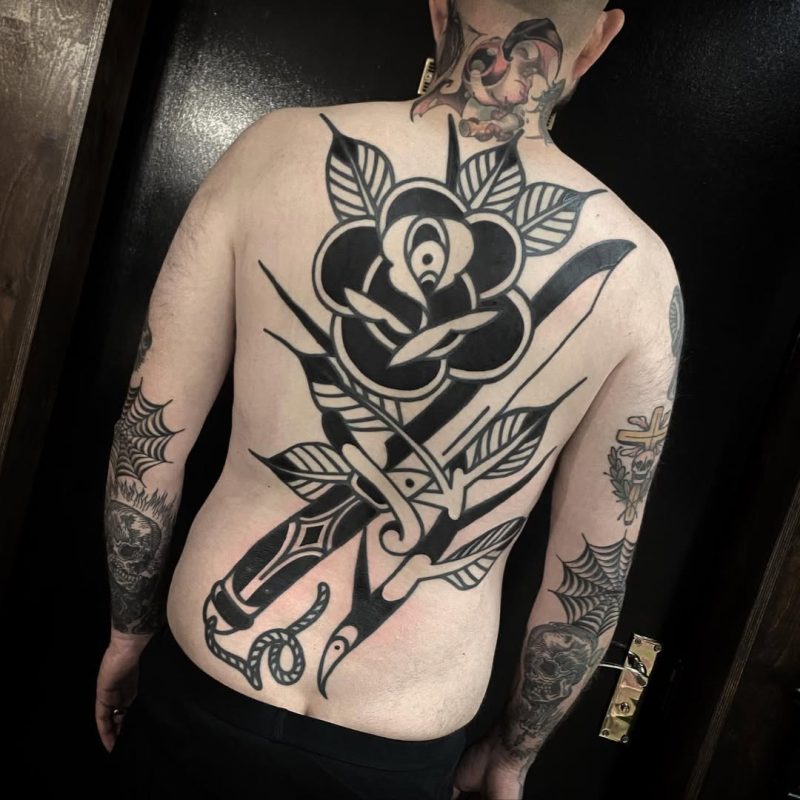 Bold Rose Dagger
