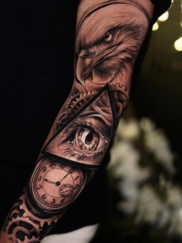 Realistic Eye Clock