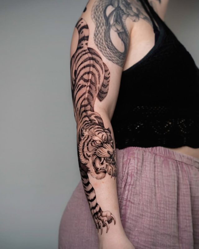 Roaring Tiger