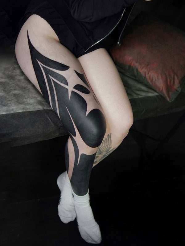 Bold Blackwork Thigh