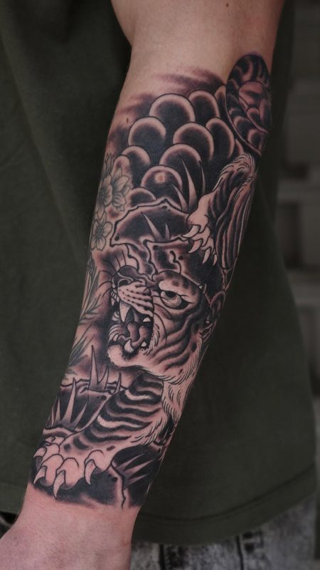 Roaring Tiger