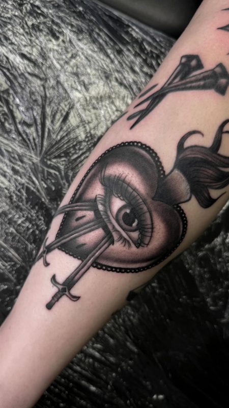 Heart Eye Dagger