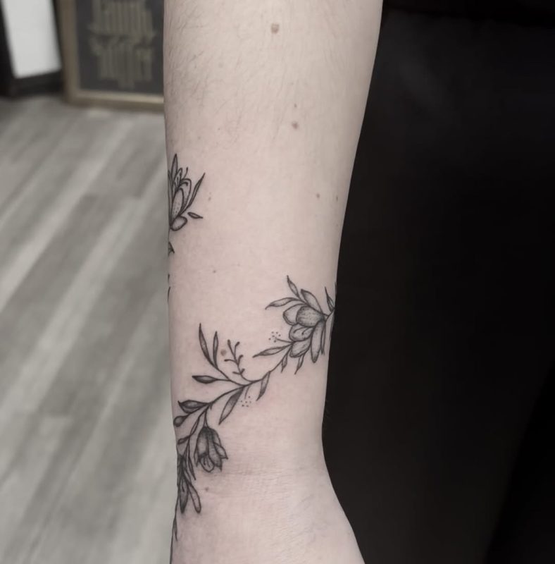 Delicate Floral Vine