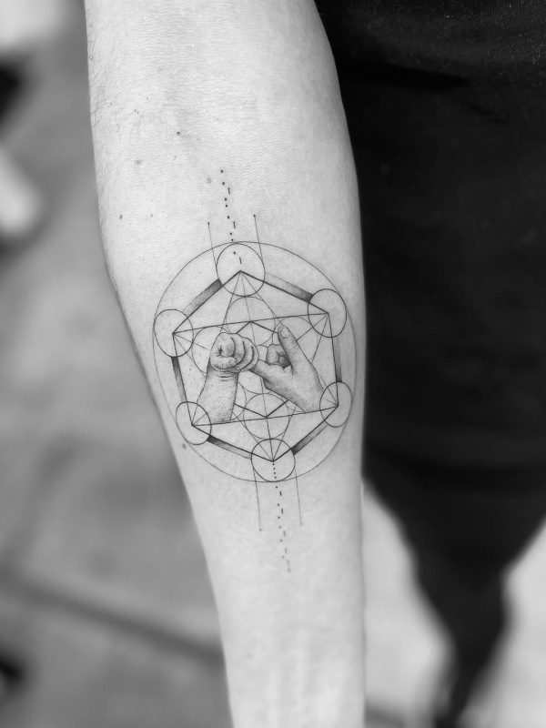 Geometric Hands