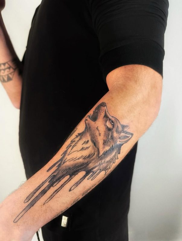Howling Wolf